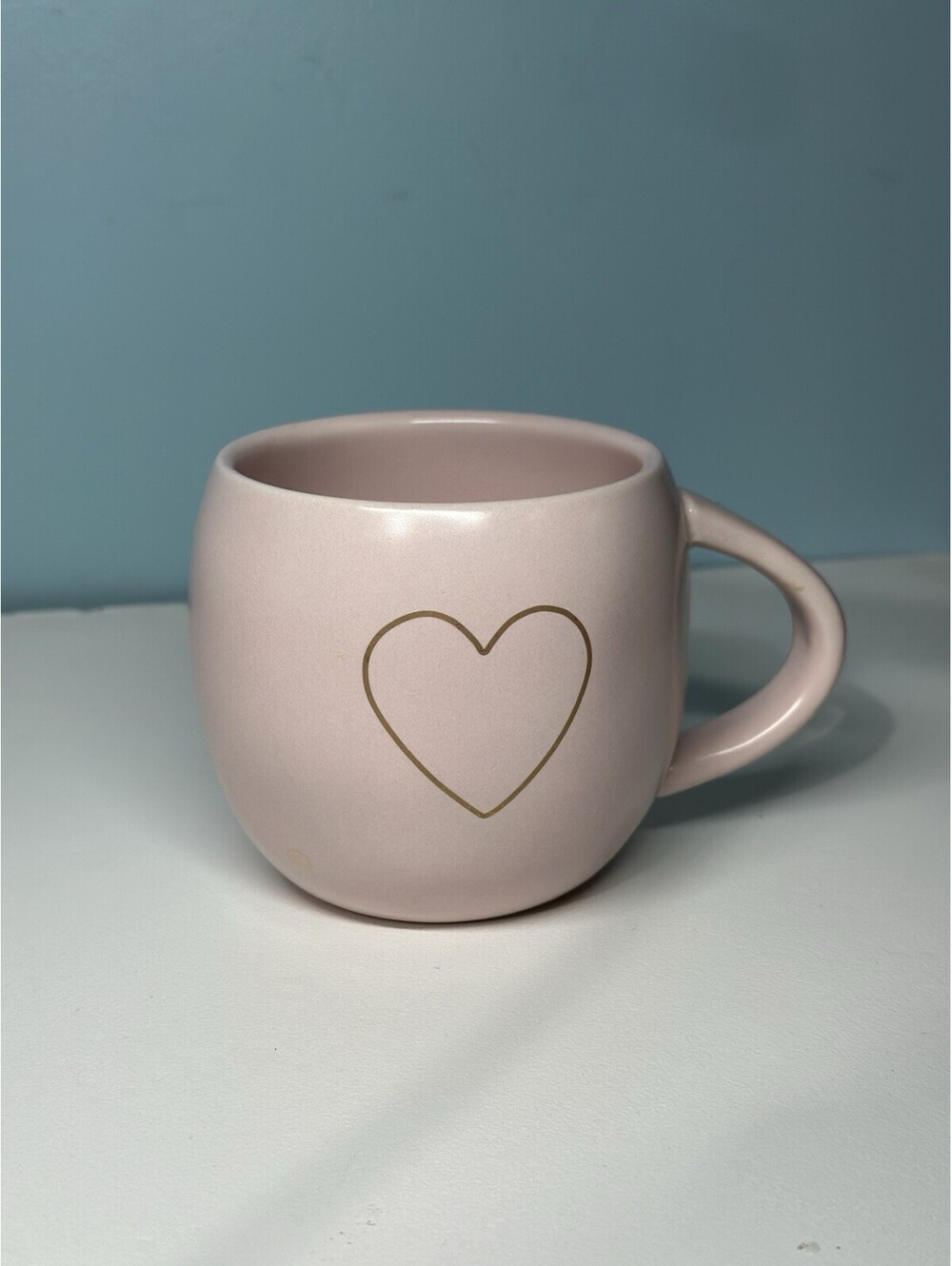 RAE DUNN ARTISAN BY MAGENTA COLLECTION CUP W/GOLD HEART ACCENT PINK